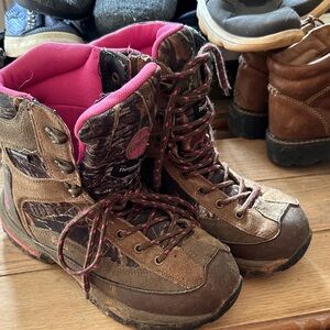 Camouflage and Pink Winter Boots
Girls with Guns